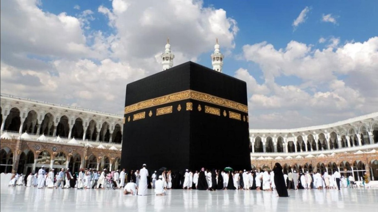 قصة طفلة موريتانية تحققت أمنيها بالعمرة بعد مقابلة سمعتها أميرة سعودية .. فيديو