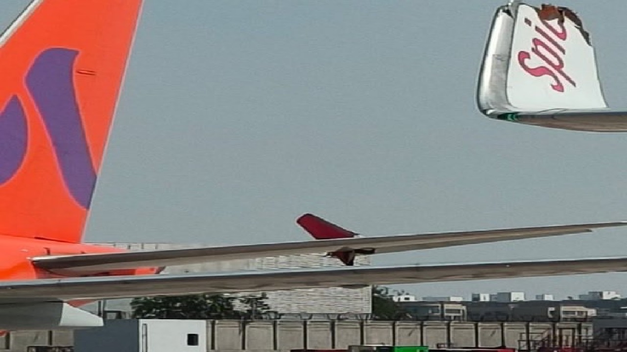 اصطدام طائرتين بمطار دلهي يخلف أضرارًا