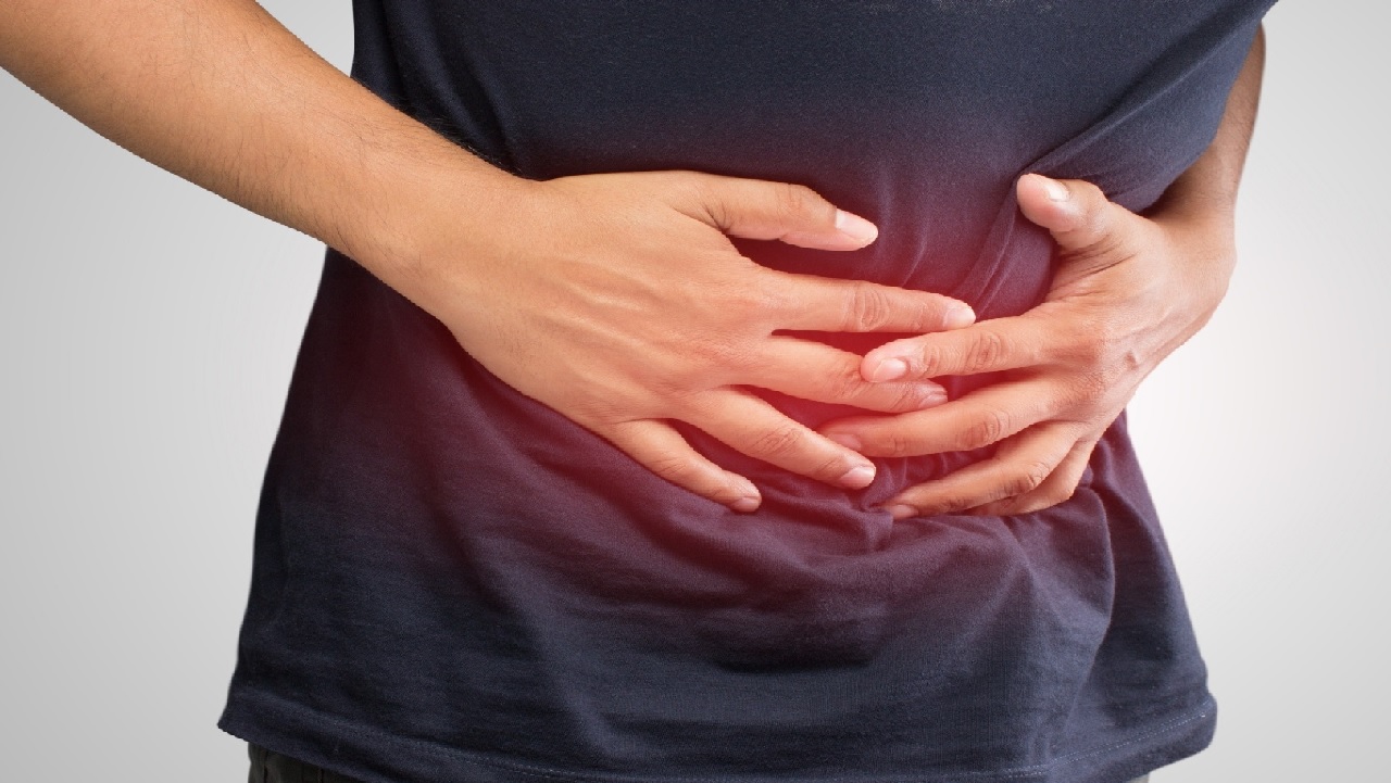 مختص: النوم المنتظم والرياضة يخفف أعراض القولون العصبي.. فيديو