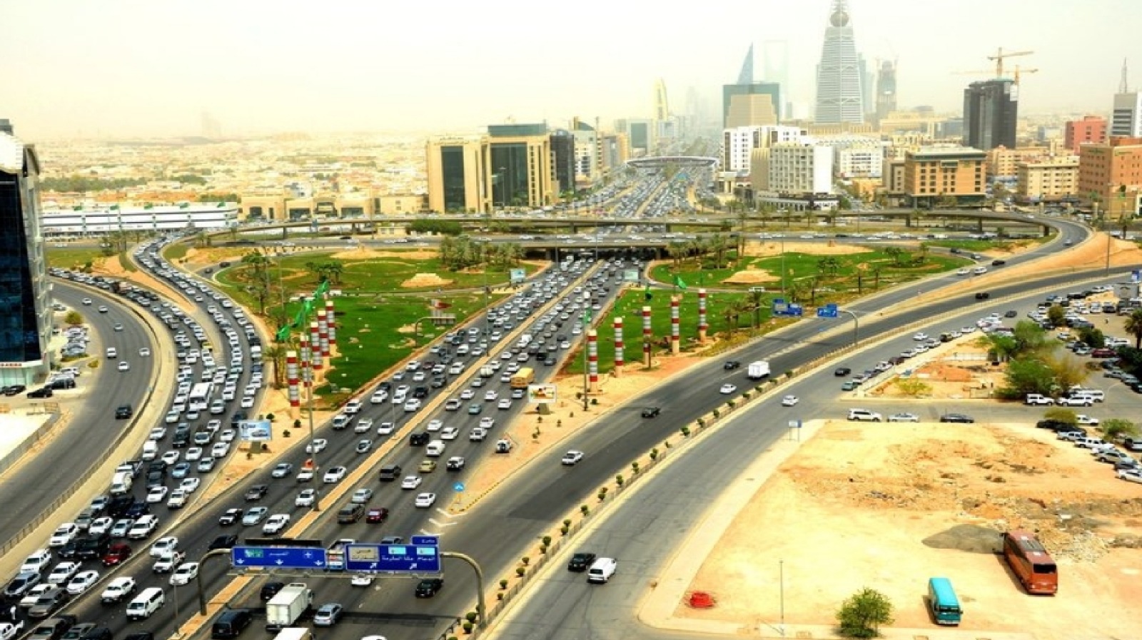 بدء إجراءات نزع ملكية العقارات المتعارضة مع مسارات الطرق الدائرية بالرياض