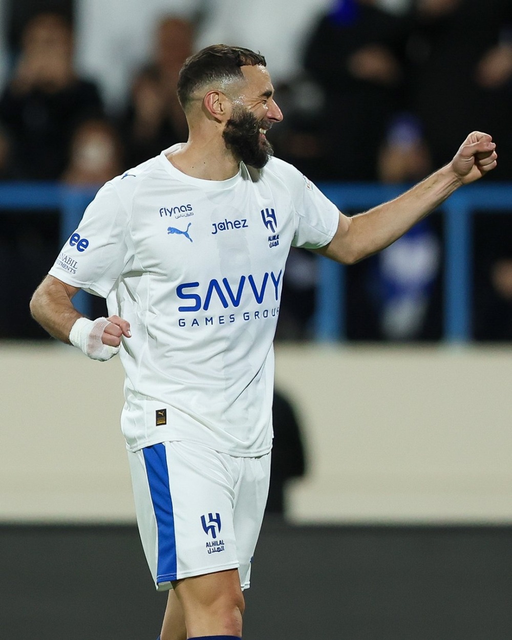 كشف طبي يحسم موقف بنزيما من مشاركة الهلال أمام الخلود