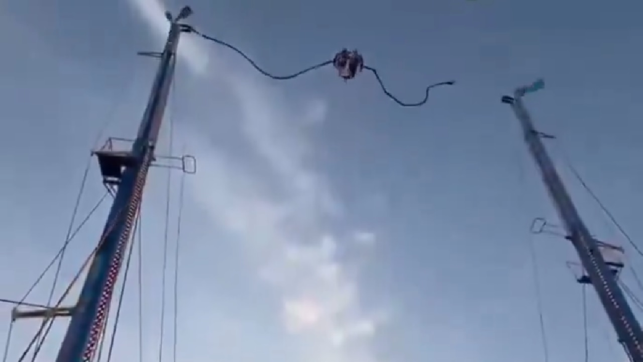 رعب في ملاهي بإشبيلية بعد انقطاع حبل لعبة المقلاع.. فيديو