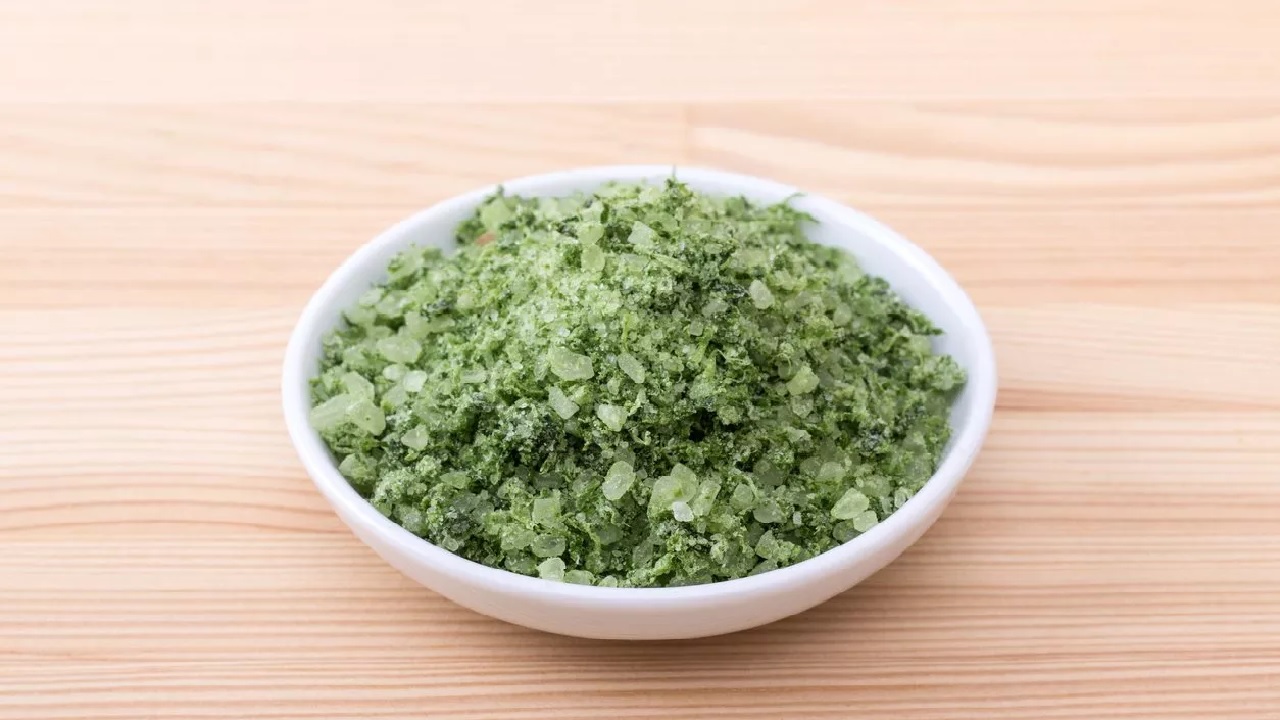 أخصائية: الملح الأخضر ليس أكثر فائدة صحياً.. فيديو