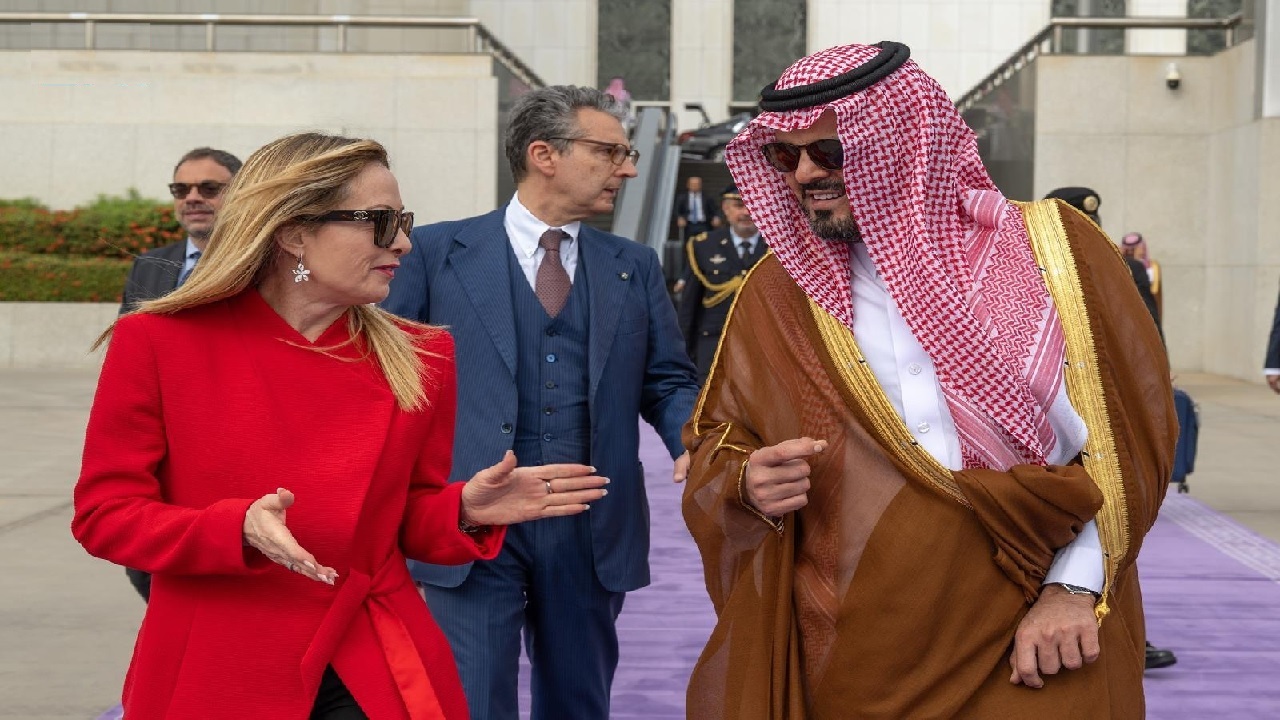 رئيسة وزراء جمهورية إيطاليا تغادر جدة