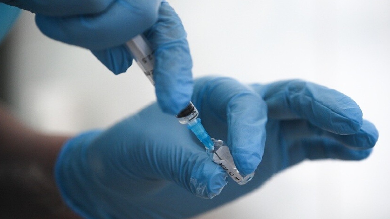 روسيا تختبر أول لقاح روسي مضاد للسرطانات في مريض