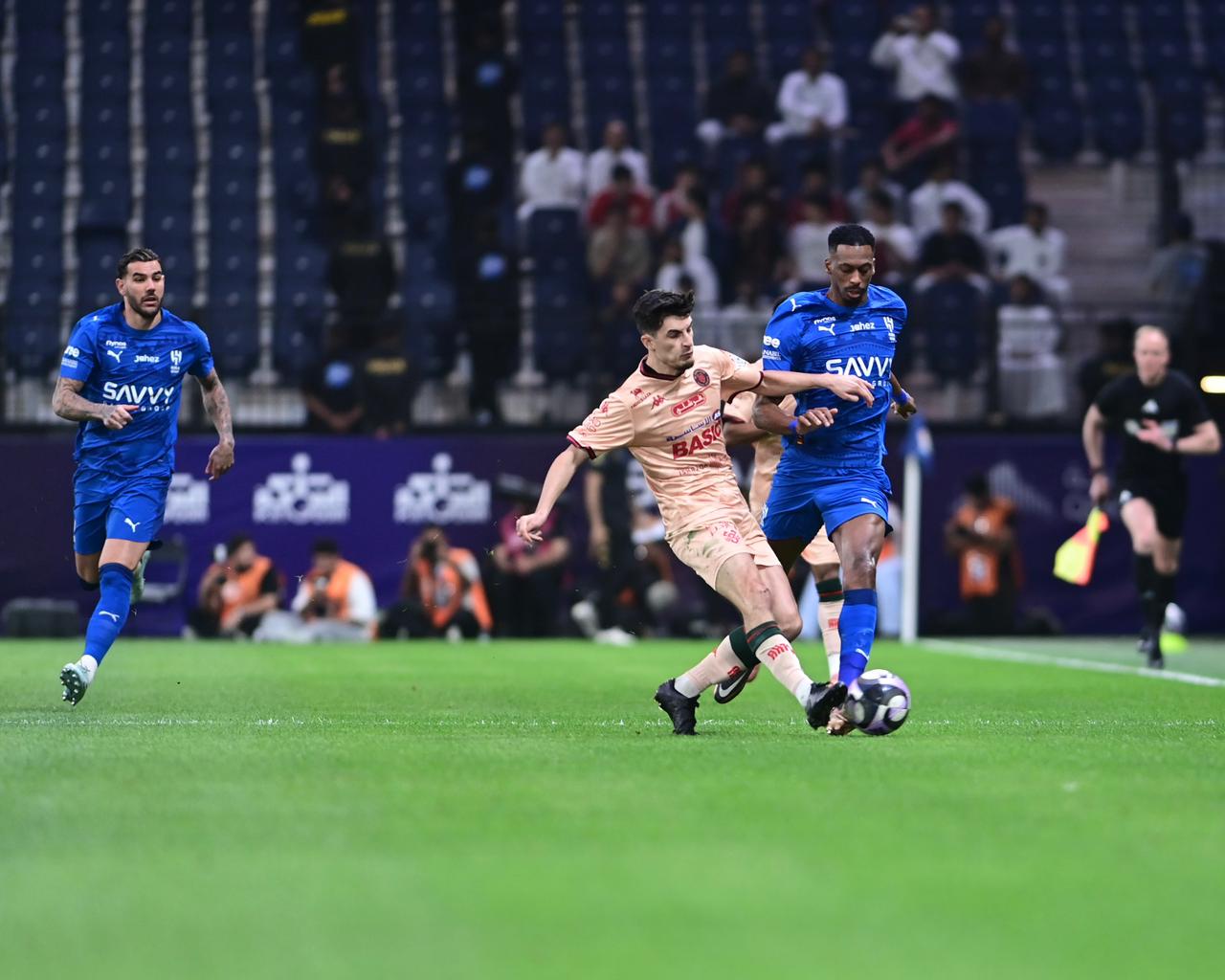 الهلال يمطر شباك الخلود بسداسية..صور