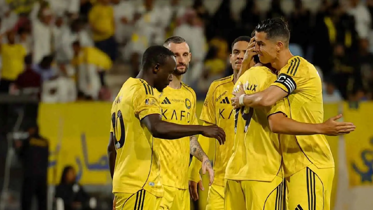 النصر يواصل انتصاراته بثنائية أمام الأخدود