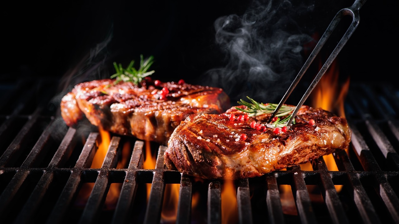 الخضيري: الإفراط في طهي اللحم يدمر قيمته الغذائية