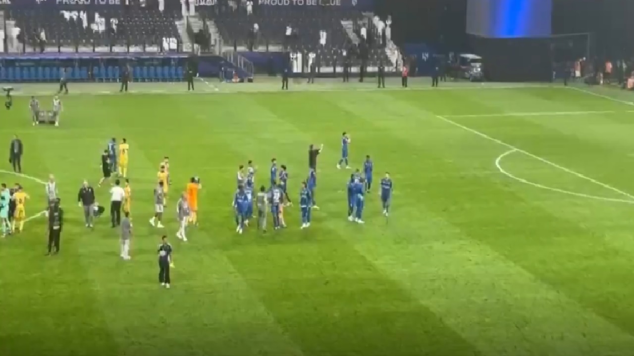 إنزاجي يوجه لاعبي الهلال لتحية الجماهير عقب التعادل.. فيديو