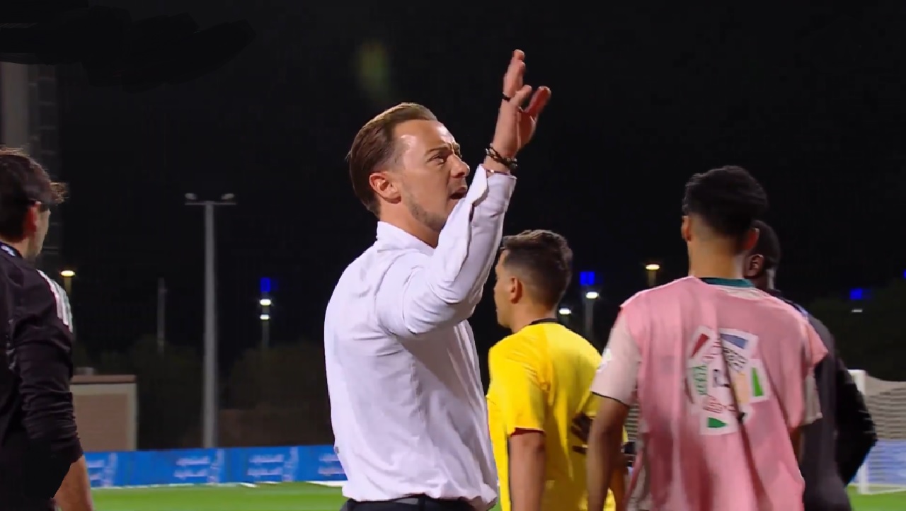 يايسلة للحكم بعد المباراة: لماذا تفعل بنا هكذا أنا أعرف القانون.. فيديو