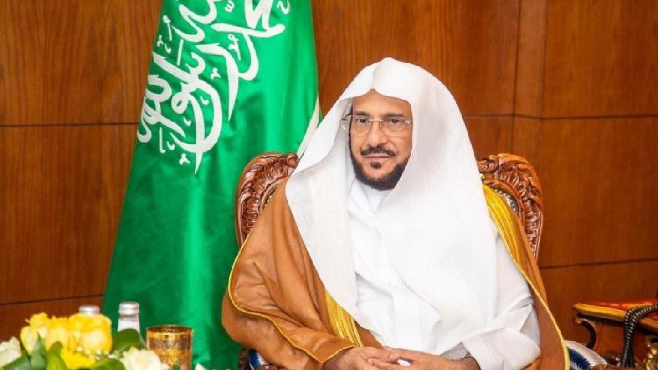 آل الشيخ يوجه بتخصيص خطبة الجمعة للحديث عن مكانة المساجد