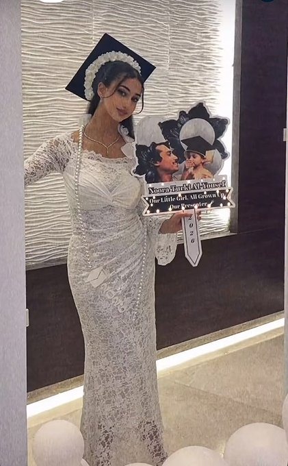 تركي اليوسف يحتفل بتخرج ابنته نورا.. صور