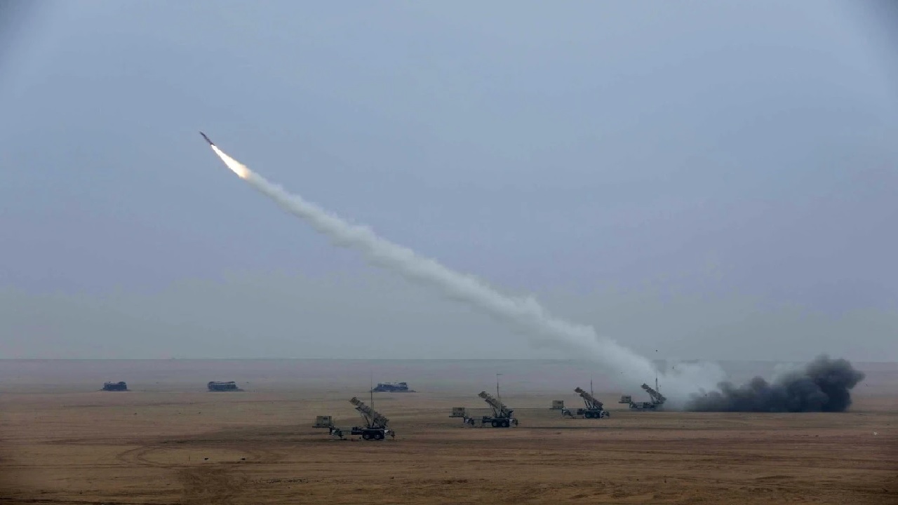 الدفاع الكويتية: سقوط شظايا بمنطقة سكنية يسفر عن إصابات