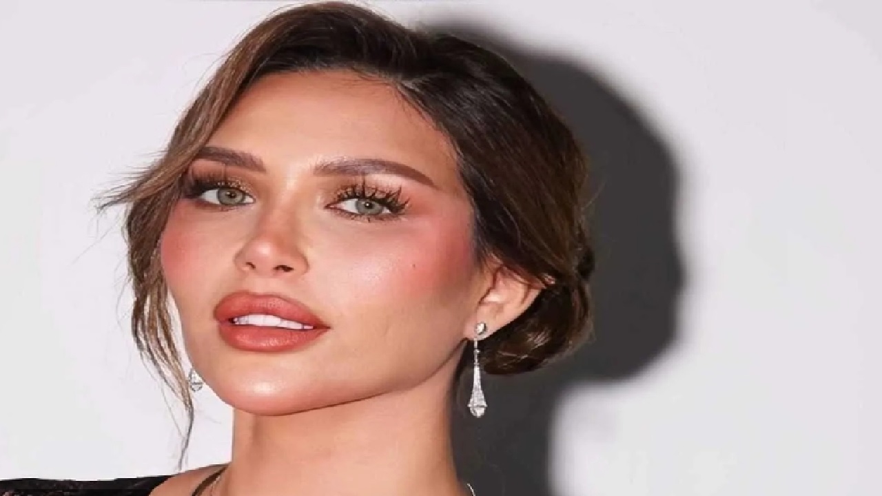 الدكتورة خلود توضح سبب خضوعها لعملية تجميل في الأنف.. صور