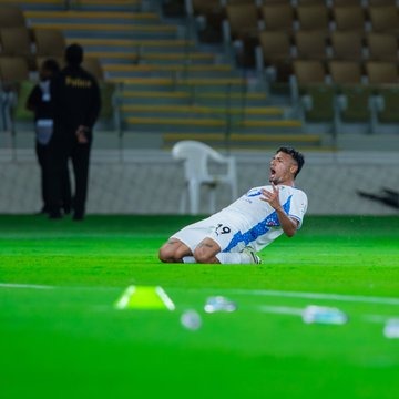 نيوم يحبط عودة الاتحاد ويحقق فوزا مثيرا برباعية