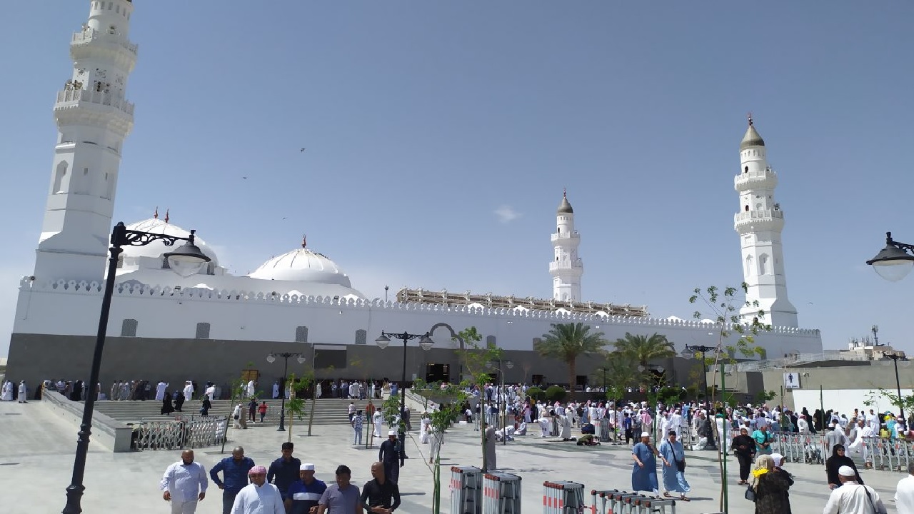 هلال المدينة يكرم مواطنة أنقذت طفلة داخل مسجد قباء