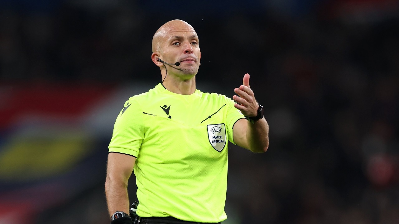 صافرة برتغالية تقود مواجهة الهلال والتعاون