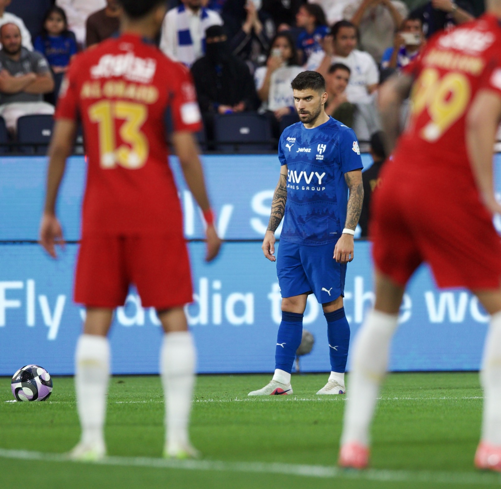الهلال يقتنص فوزا صعبا أمام ضمك