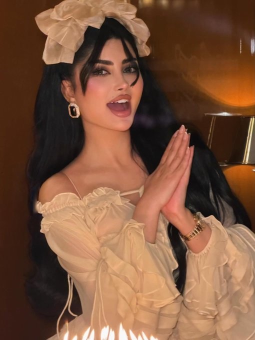 ملكة كابلي تحتفل بعيد ميلادها الـ32.. صور