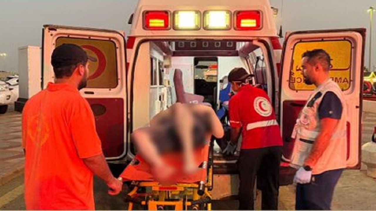 حرس الحدود بعسير ينقذ مواطنًا من الغرق