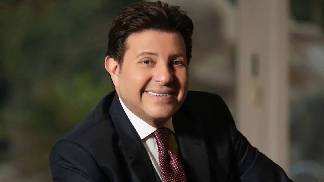 هاني شاكر يتعرض لوعكة خطيرة ويتجاوز توقفاً في القلب