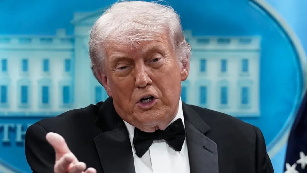 ترامب: إيران فى حالة انهيار وتطالبنا بفتح مضيق هرمز