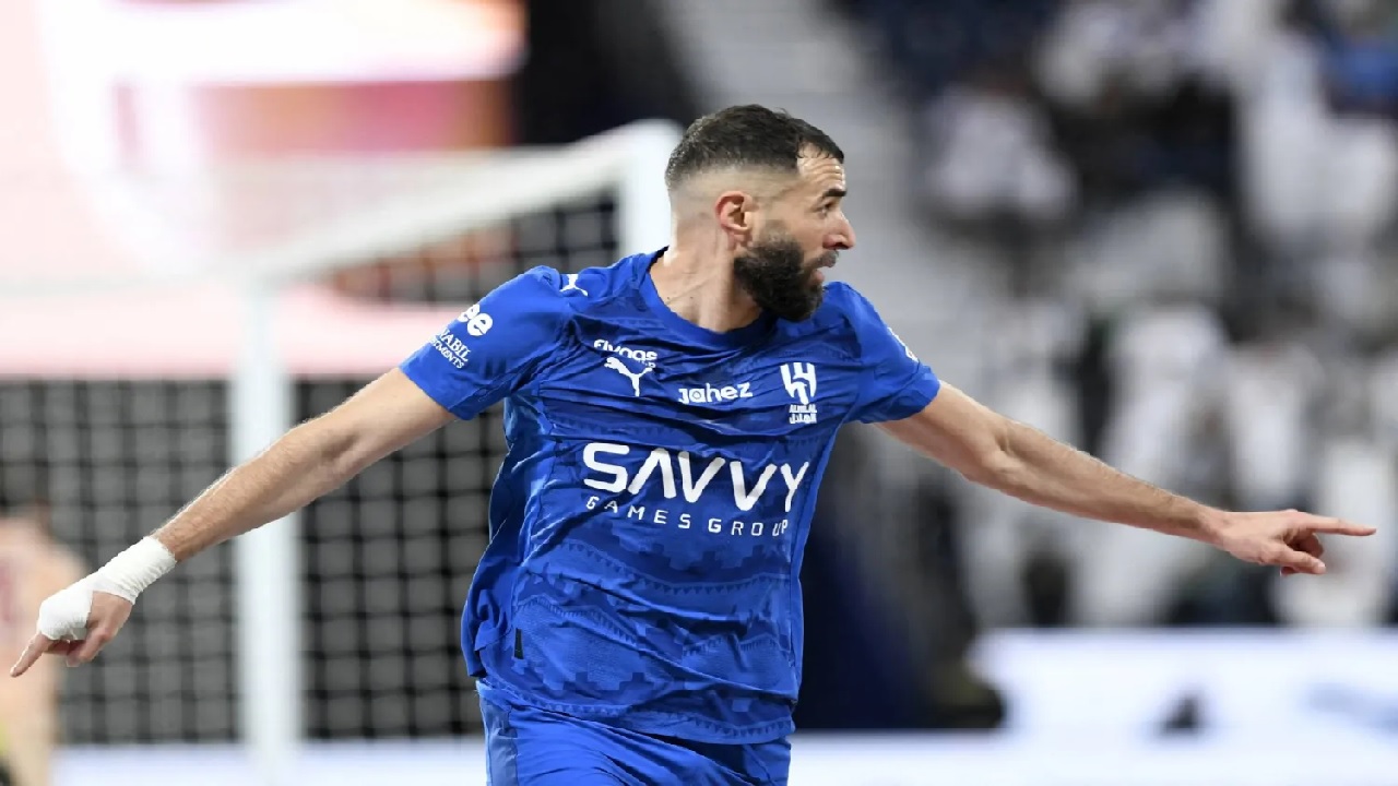 بنزيما يلوح بالعودة لمنتخب فرنسا: كل شيء وارد