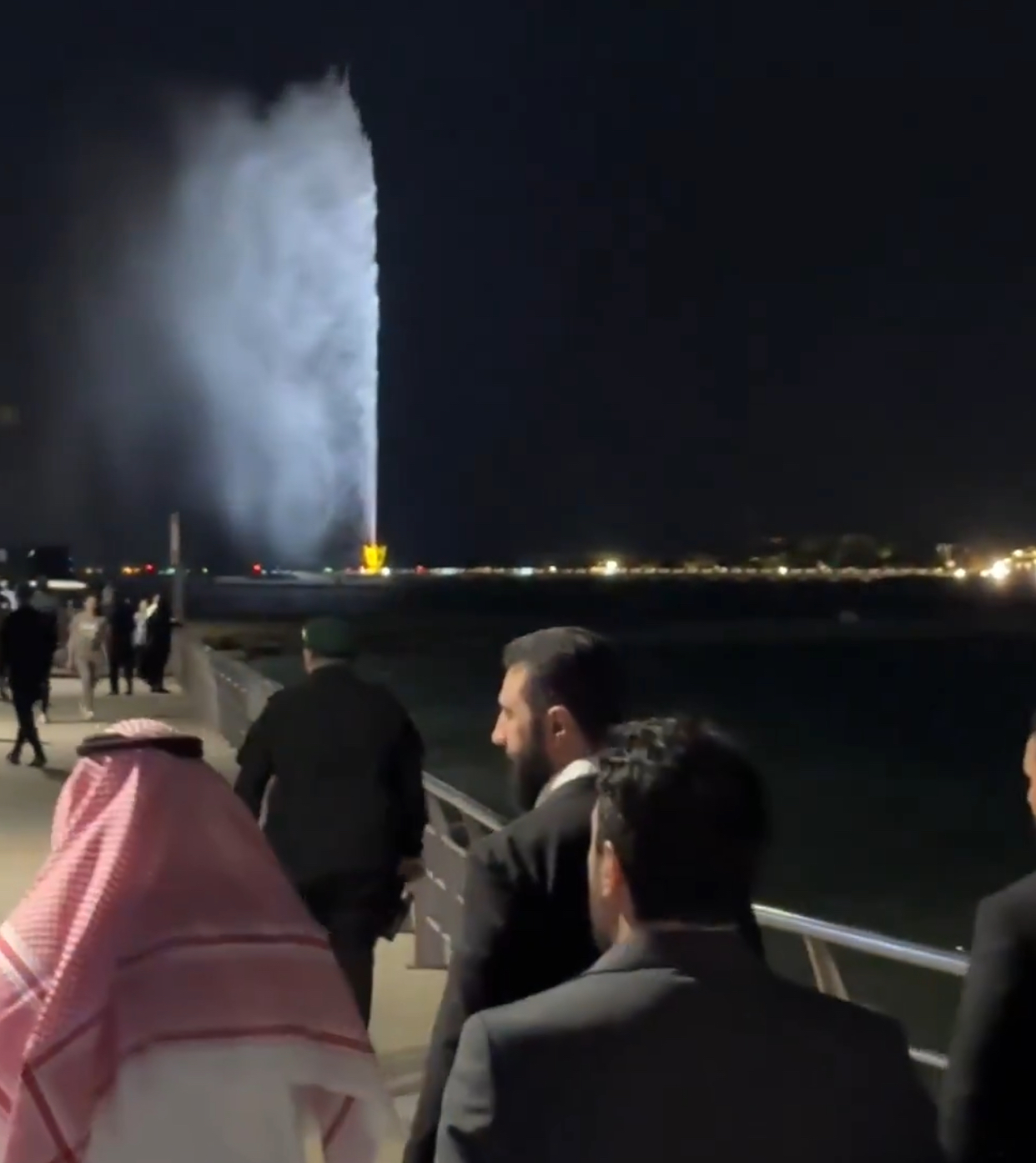 أحمد الشرع يستعيد ذكرياته في كورنيش جدة بعد أكثر من عقدين فيديو