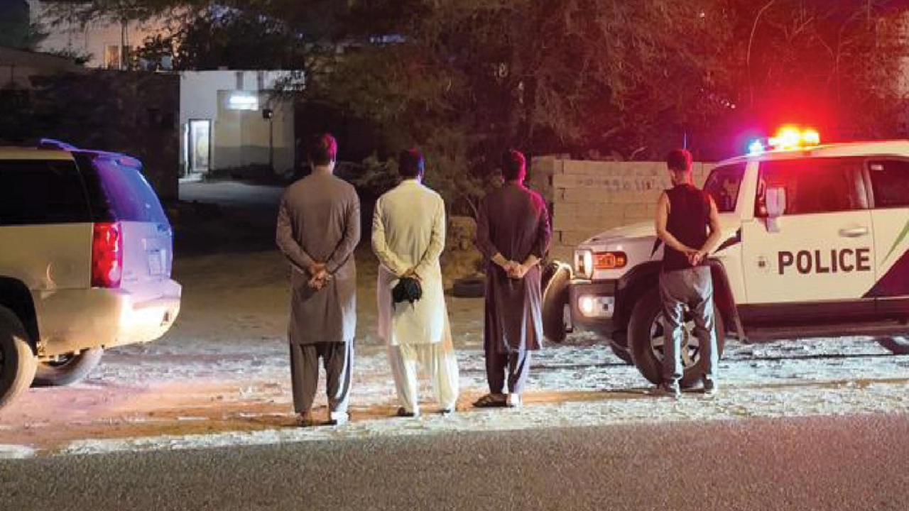 ضبط مواطنًا لنقله مقيمين مخالفين لأنظمة وتعليمات الحج