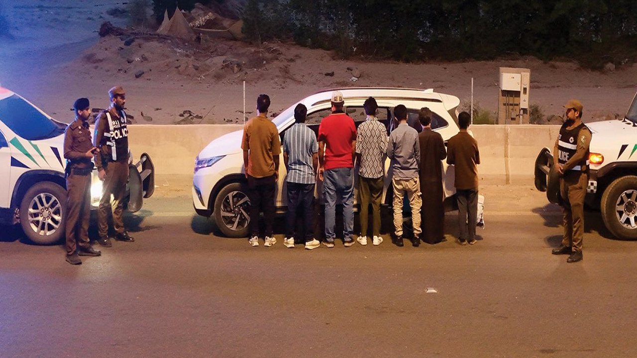 ضبط مقيمًا لنقله مقيمين مخالفين لأنظمة وتعليمات الحج..فيديو