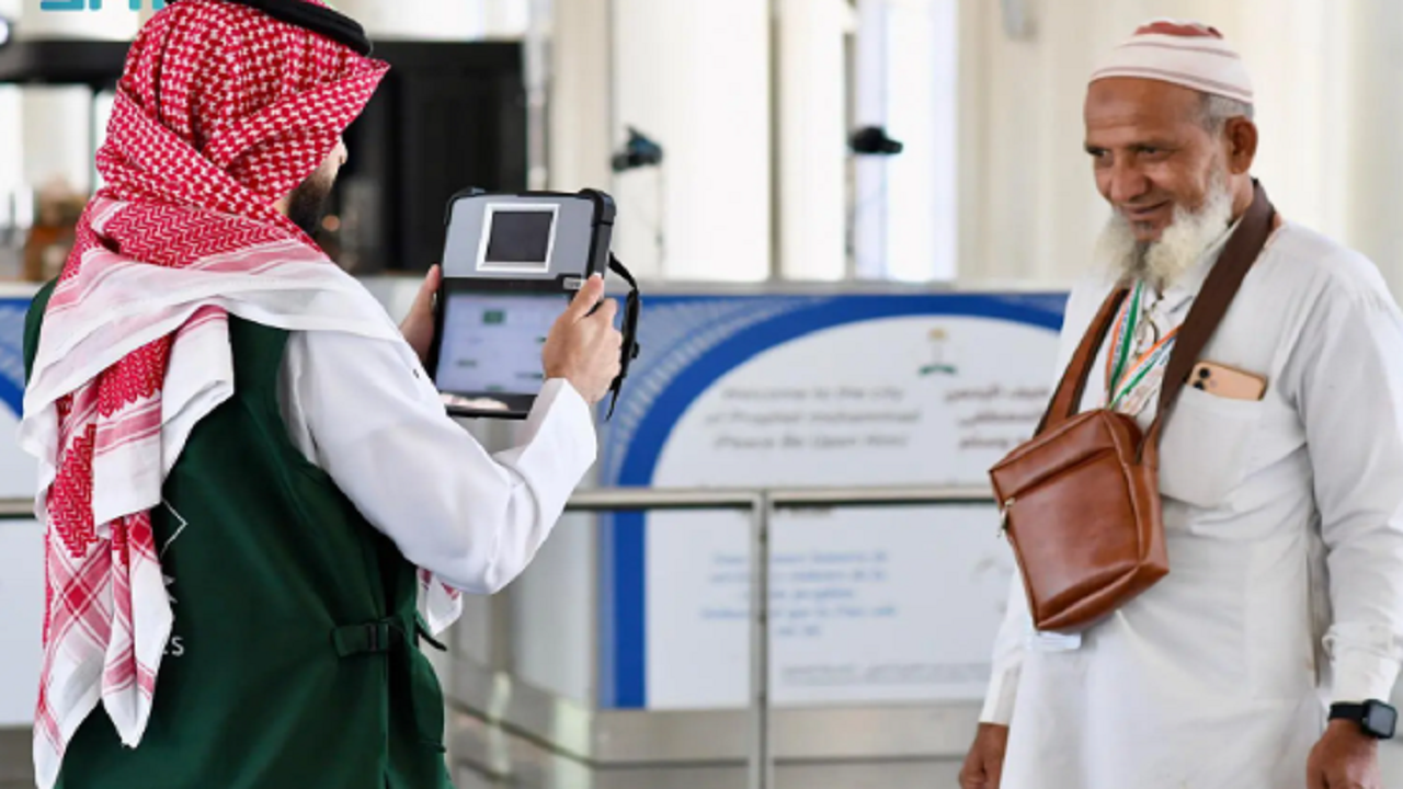 “الجوازات”: جهاز “الكاونتر المتنقل” يسهل إنهاء إجراءات ضيوف الرحمن
