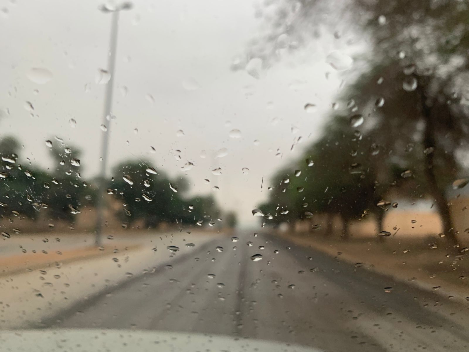 الرياض تتحول إلى باريس تحت المطر