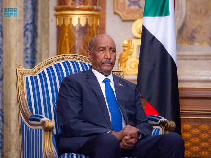 ولي العهد يلتقي رئيس مجلس السيادة الانتقالي.. صور