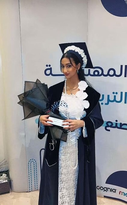 تركي اليوسف يحتفل بتخرج ابنته نورا.. صور