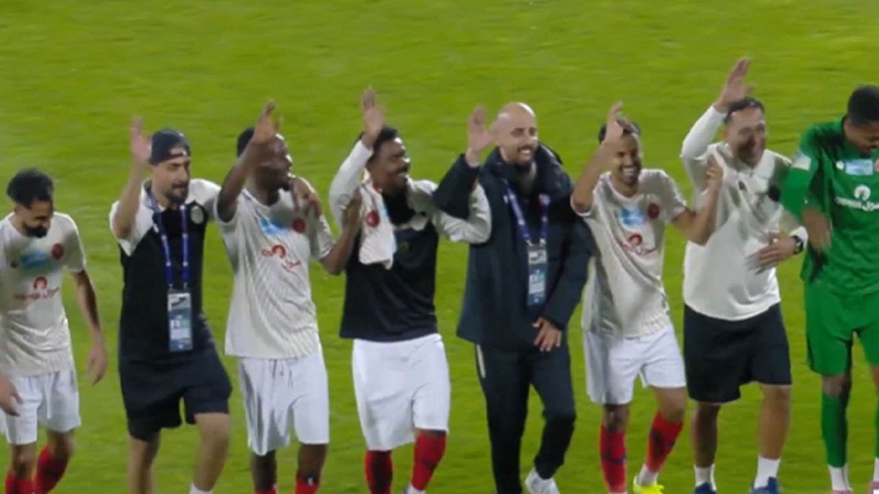 احتفال لاعبي ضمك بالخطوة الجنوبية بعد الفوز على الأخدود.. فيديو