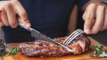 تحذير طبي: اللحوم مصدر للبروتين والإفراط يسبب أمراضًا خطيرة