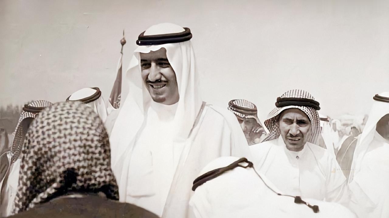 زيارة تاريخية لخادم الحرمين إلى محافظة مرات عام1392هـ.. صورة