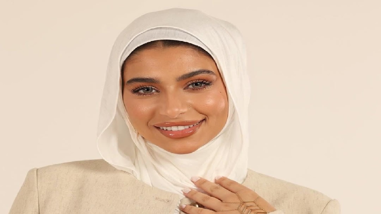 رهف العنزي تعلن ارتداء الحجاب.. صور