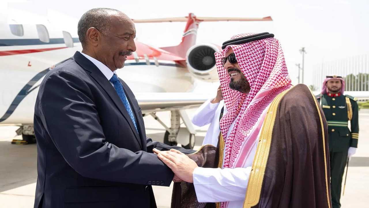 رئيس مجلس السيادة الانتقالي في جمهورية السودان يصل إلى جدة