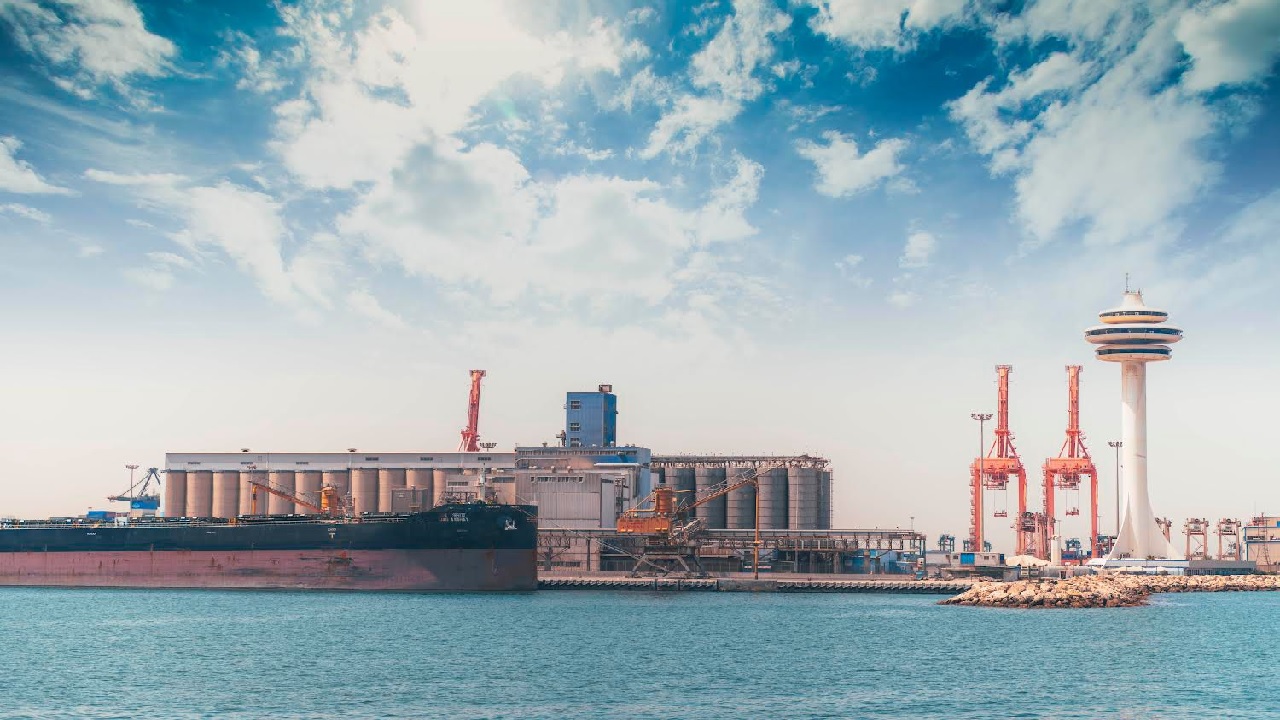 إضافة خدمتي شحن جديدتين إلى ميناء الملك عبدالعزيز بالدمام