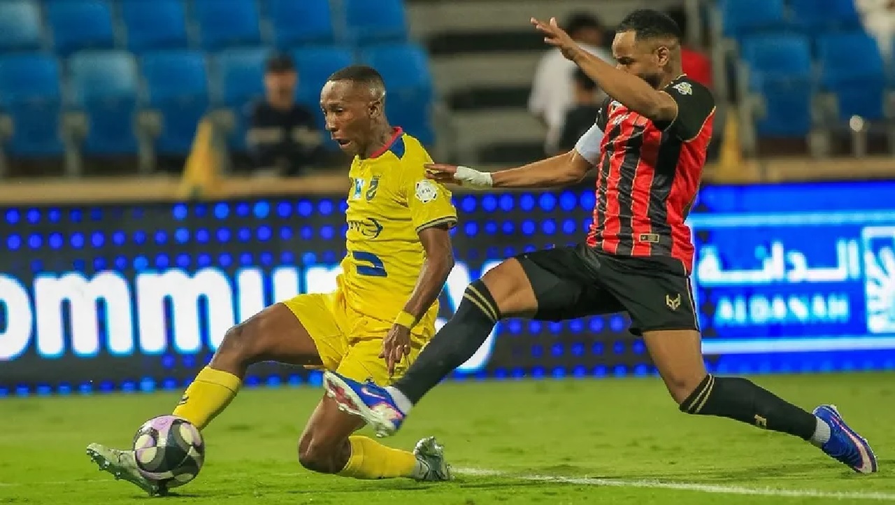 الحزم يخطف فوزاً قاتلاً من الرياض