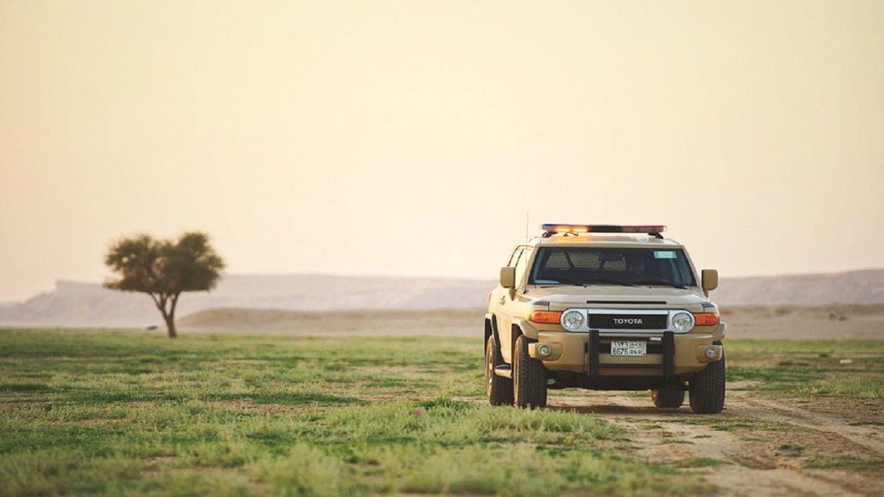 الأمن البيئي يضبط مواطنًا مخالفًا لنظام البيئة في محمية الملك عبدالعزيز الملكية