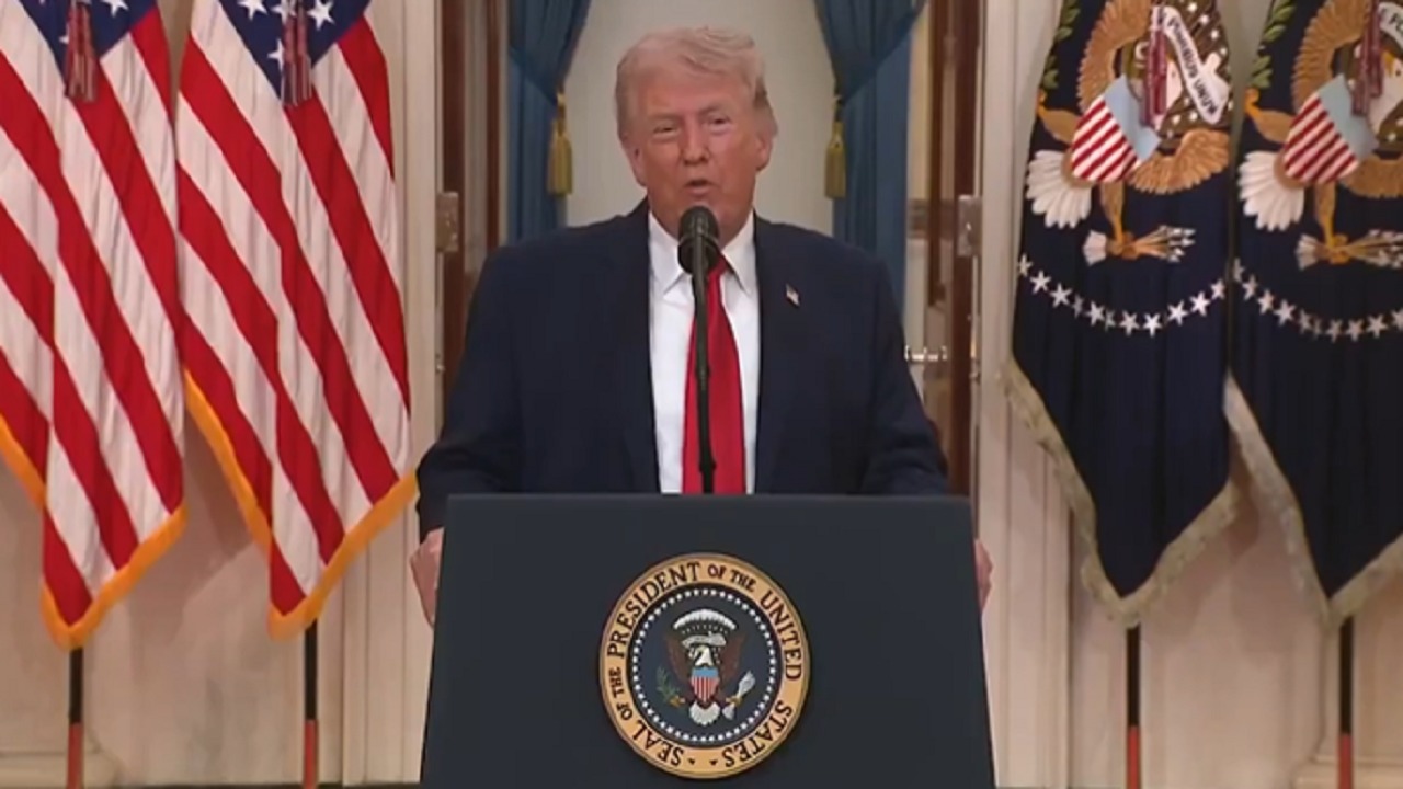 ترامب يجدد تهديده: لم نستهدف نفط إيران بعد ولكن بإمكاننا ضربه وسيختفي.. فيديو