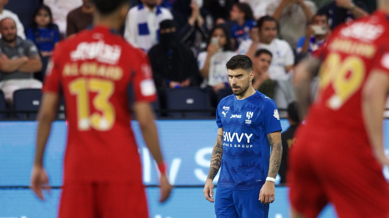 الهلال يقتنص فوزًا صعبًا أمام ضمك
