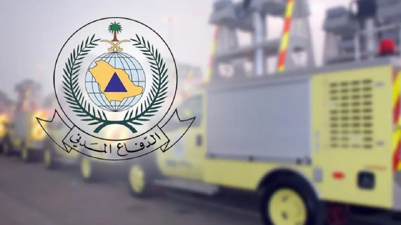 الدفاع المدني يخمد حريقًا في مبنى مهجور بالأحساء