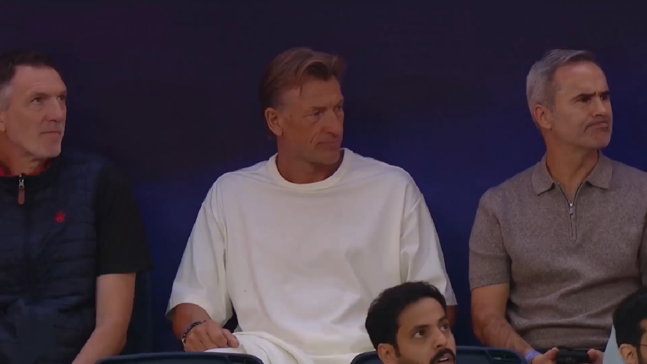 جماهير الهلال تطلق صافرات الاستهجان تجاه رينارد.. فيديو