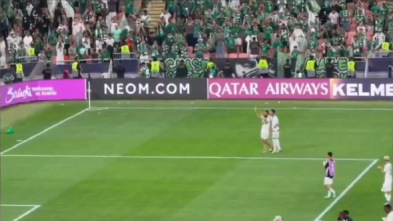 مجرشي يعتذر لجماهير الأهلي بعد الطرد أمام جوهور.. فيديو