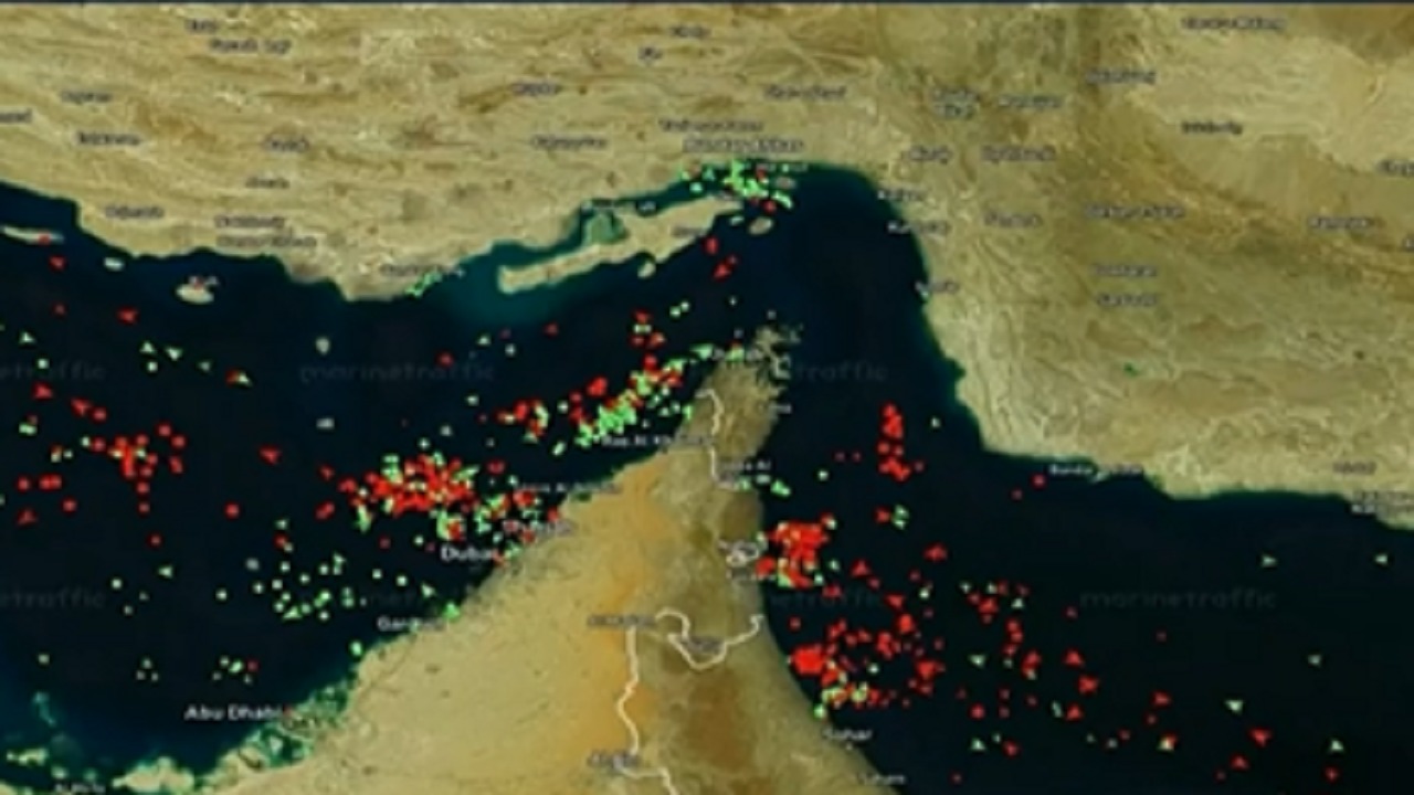لقطات من الأقمار الاصطناعية تظهر توقف الحركة في مضيق هرمز.. فيديو