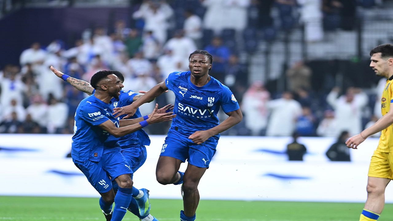 التعادل يحسم موقعة الهلال والتعاون..صور