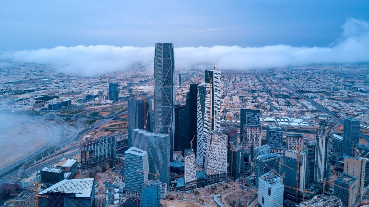 الأرصاد : استمرار الأمطار على الرياض حتى الفجر